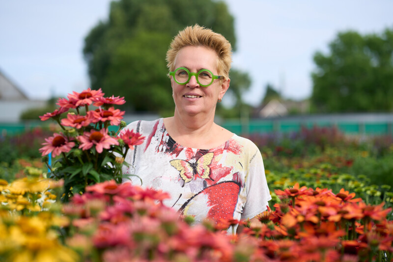 Yvonne is working by HilverdaFlorist